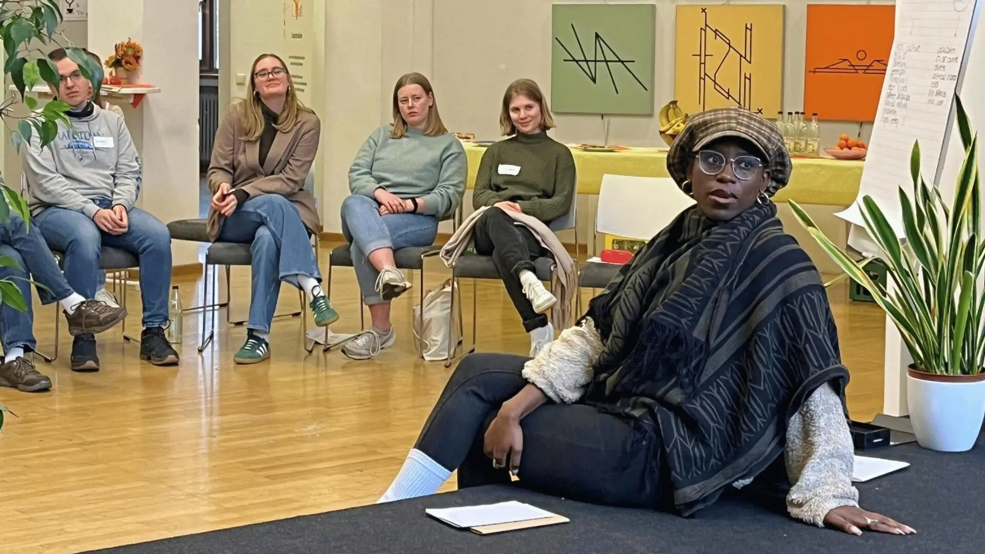 Workshop mit Kharis Ikoko und Studierenden im Rahmen vom Zusatzstudium afriZert